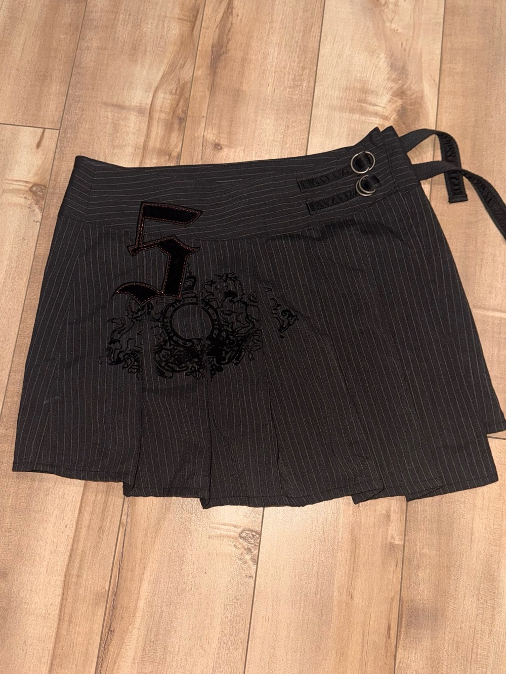Triple 5 Soul Vintage Black Pinstripe Skirt with Decorative Graphic  size 6